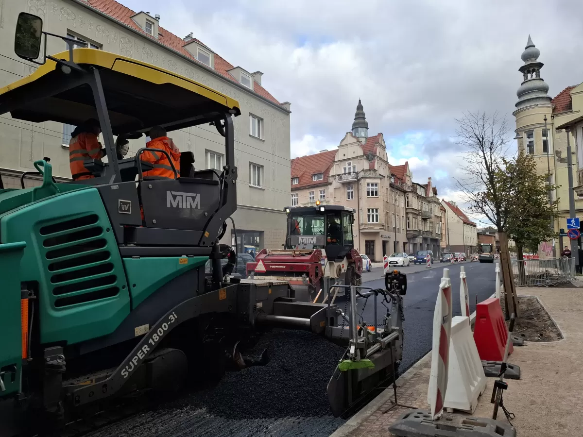 W poniedziałek auta wracają na wyremontowany fragment Alei Niepodległości